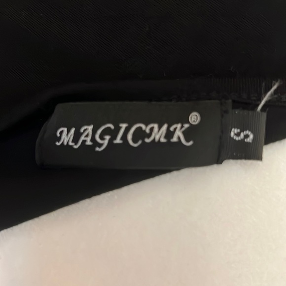 EUC MagicMk 80’s style off the shoulder shirt - Picture 7 of 7